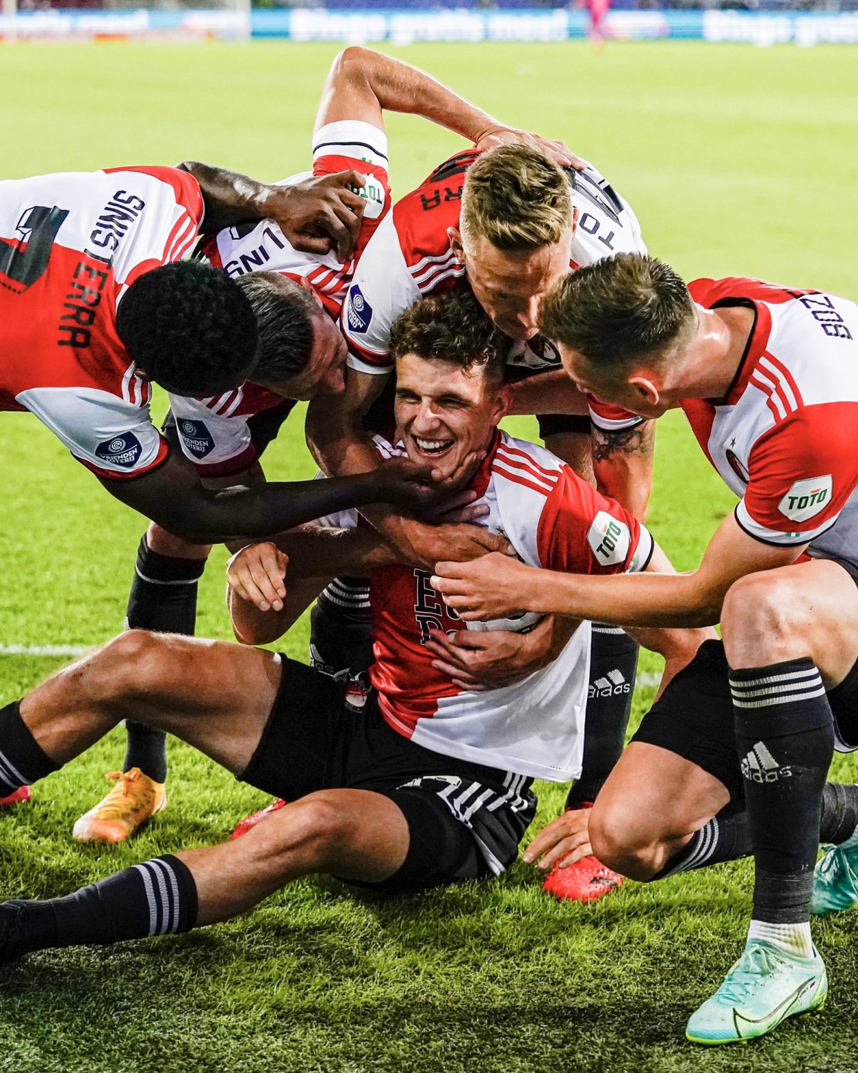 集结日体能课后，费耶诺德绝杀压哨备战德国杯，质疑声仍在，资深球员宣示担当的简单介绍