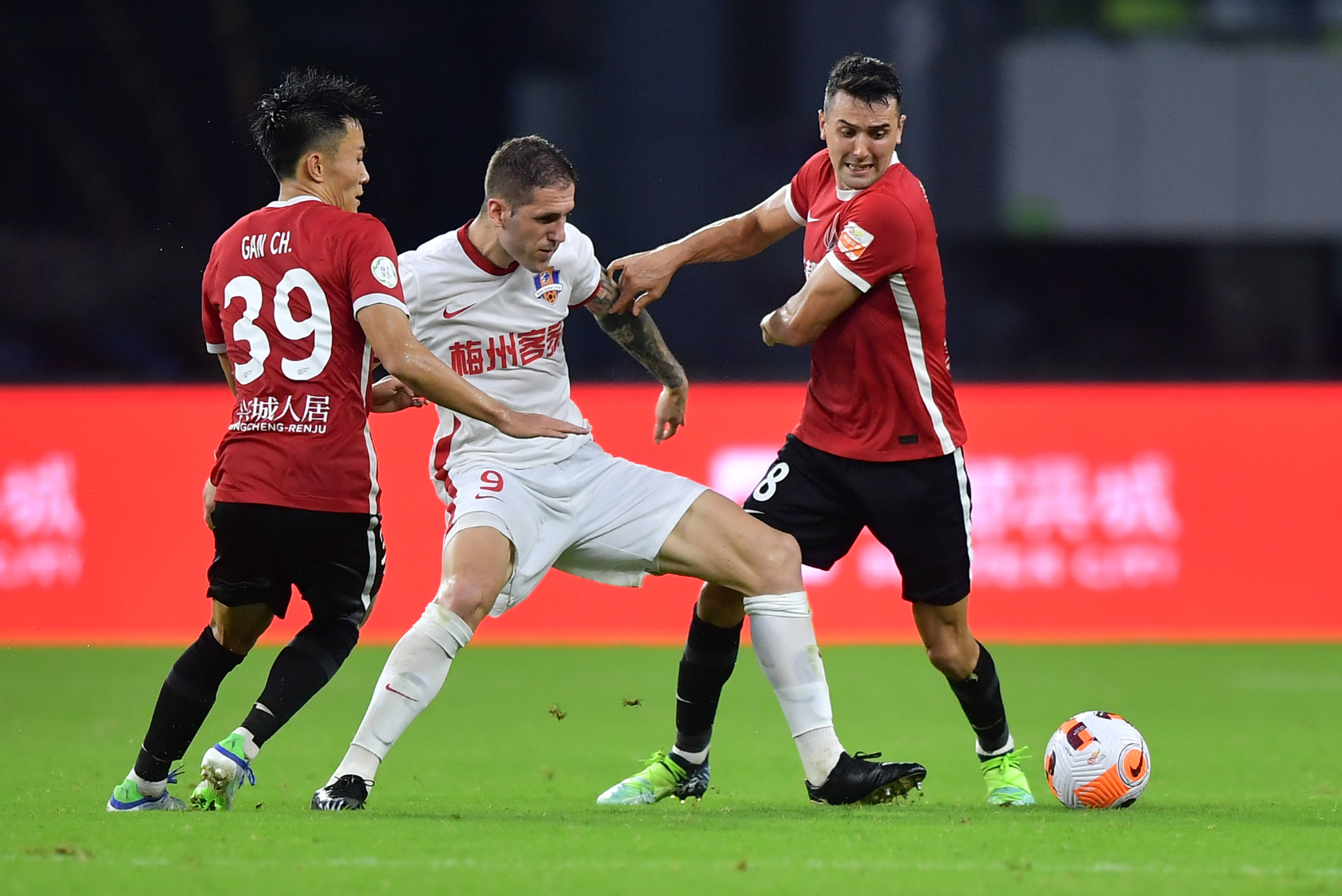 NG28包含国际比赛日成都蓉城调整名单以备英超；造点机会环节打磨；悬念犹存；球队文化再被提及的词条