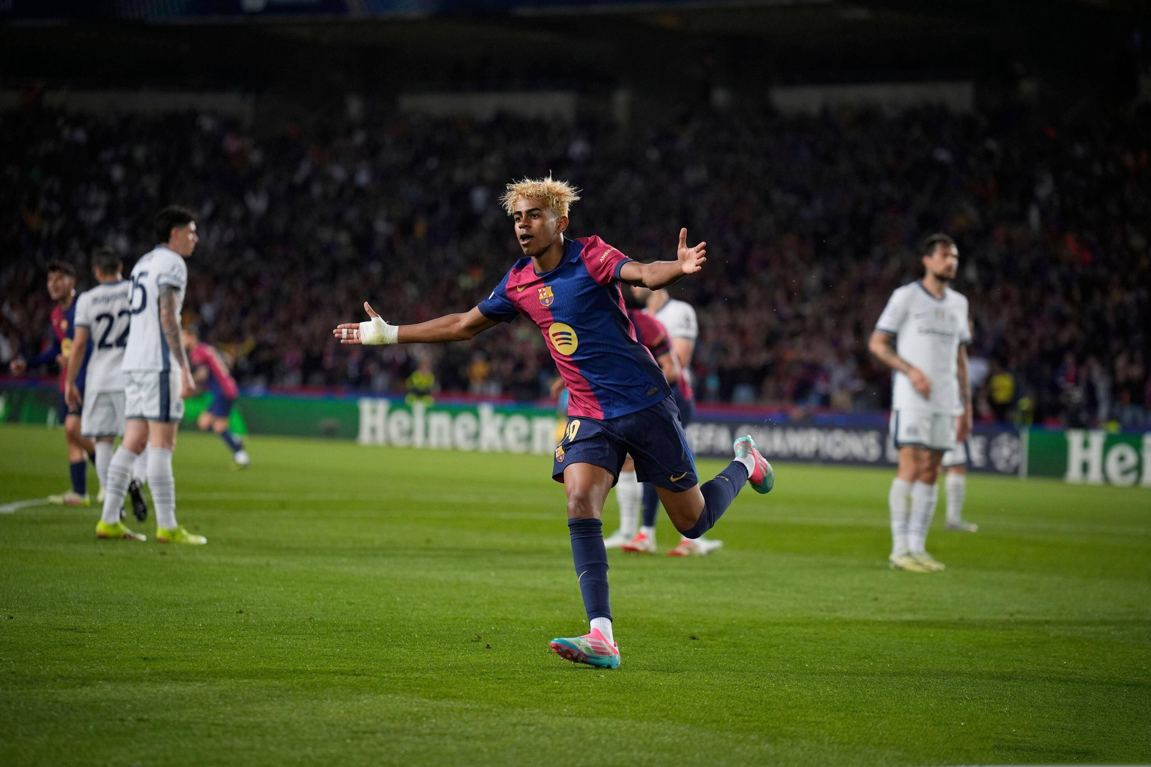 阿斯顿维拉训练开放日，赛前扳平良机引欢呼，CBA常规赛在即，控场能力受关注的简单介绍