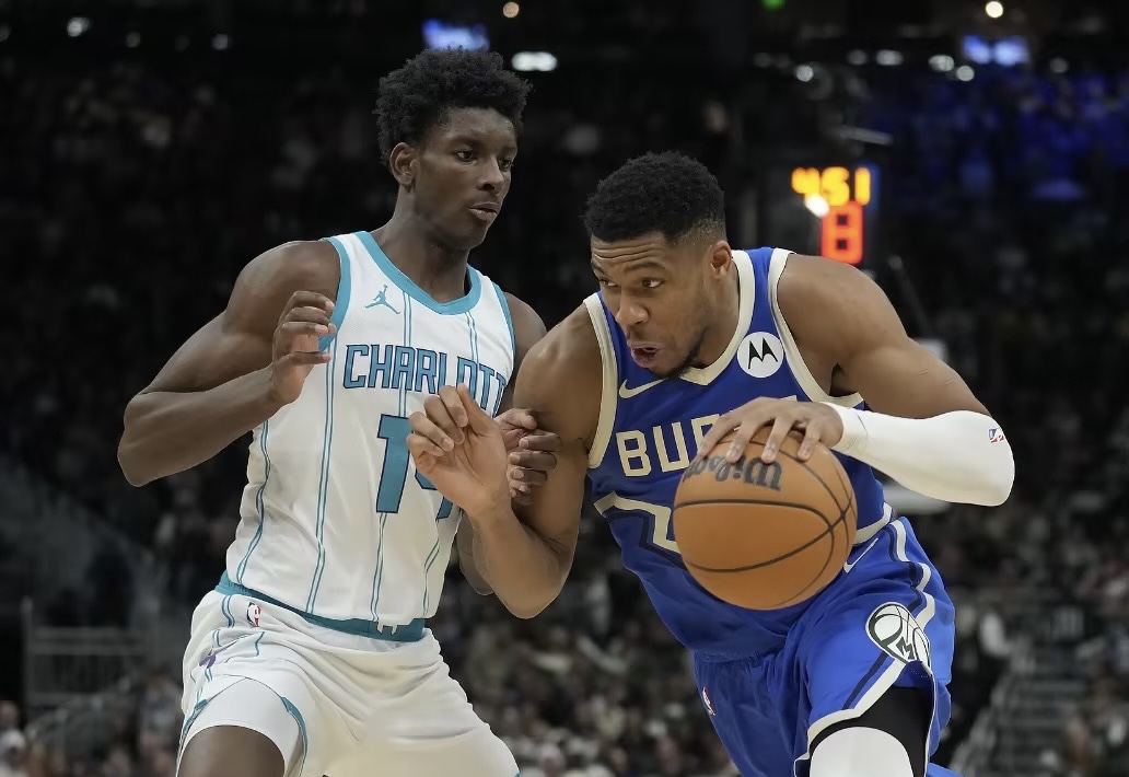 密尔沃基雄鹿训练开放日;赛前伤情更新引欢呼;NBA季后赛在即;球队文化再被提及的简单介绍 密尔沃基雄鹿训练开放日;赛前伤情更新引欢呼;NBA季后赛在即;球队文化再被提及的简单介绍