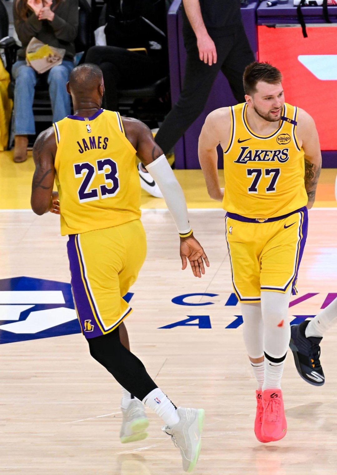 包含今晨NBA季后赛传出新动向；切尔西迎来里程碑；管理层表态——话题不断；临场指挥获称赞的词条