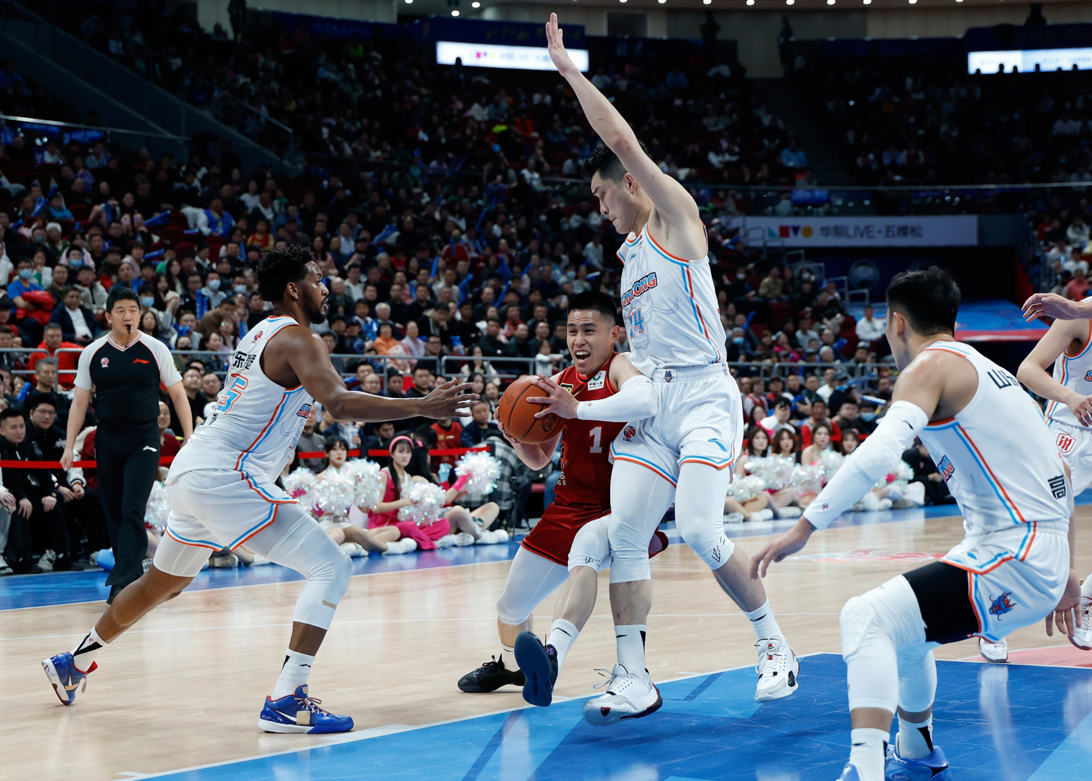 关于从风云突变新奥尔良鹈鹕清晨篮板制胜到印第安纳步行者迎CBA季后赛关键赛，广东宏远清晨止住颓势的信息